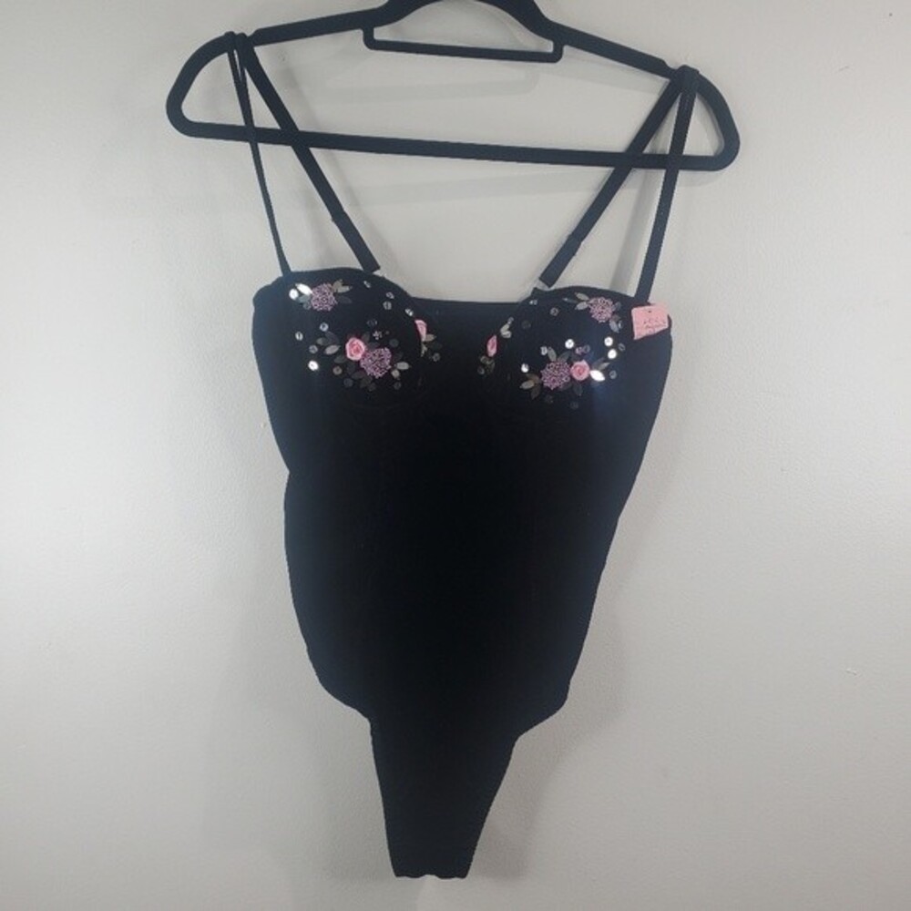 Black Velour/velvet flower embellishments & beads bodysuit size large nwt